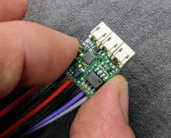 SCD 2022 Slottechnik Carrera Chip with wander lead optic.