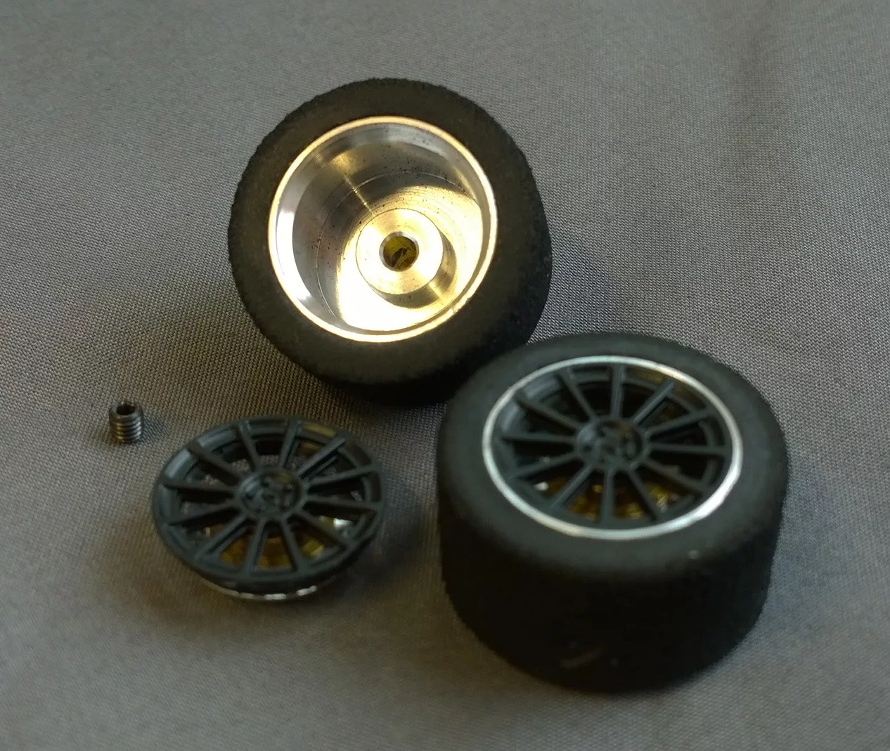 S-042SS Rear hubs and sponge tires 25mm x 15mm for Megane.