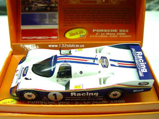 42-SICW04 Porsche 962 #1