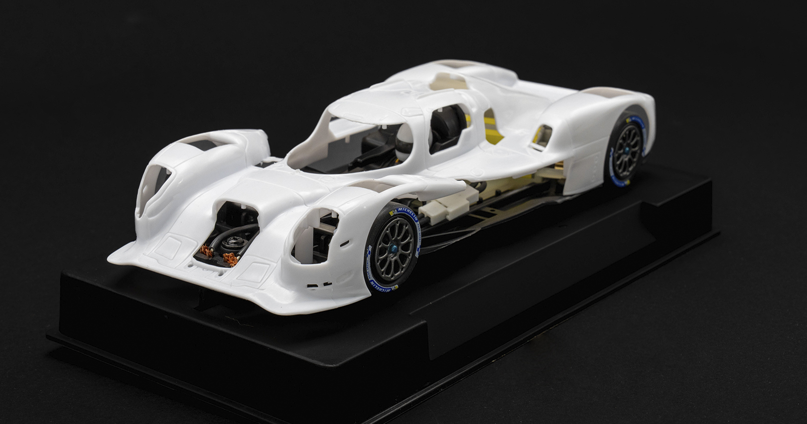 CA63Z Toyota GR010 Hypercar compete white kit 1:32 scale